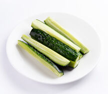 Свежие огурцы