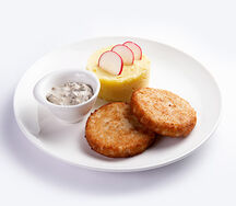 Рыбные котлеты с картофельным пюре и грибным соусом