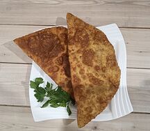 Чебурек с ветчиной и сыром