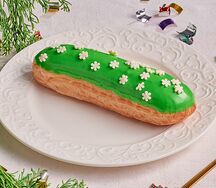 Новогодний Эклер фисташковый