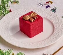 Пирожное кубик малина-фисташка