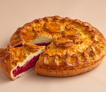 Пирог с яблоком и брусникой