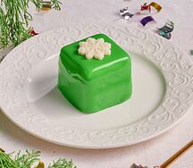 Пирожное кубик яблоко