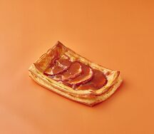 Флэт с яблоком и карамелью