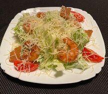 Салат Цезарь с креветкой