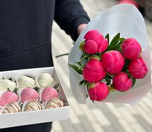 Комбо-набор: семь пионов и девять клубник №1