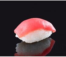 Суши с тунцом