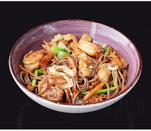 Гречневая лапша с морепродуктами