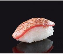 Суши с опаленным тунцом