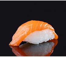 Суши с лососем