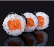 Маки с лососем