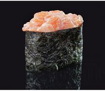 Гункан спайси с лососем