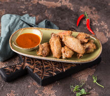 Куриные крылышки с острым томатным соусом