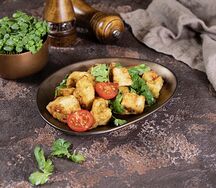 Теплые баклажаны с кинзой