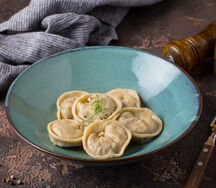 Пельмени отварные с бульоном