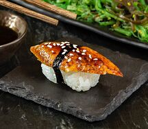 Суши Угорь копченый