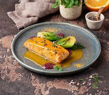 Лосось в апельсиновой глазури с пак-чой