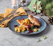 Филе индейки с сальсой из хурмы