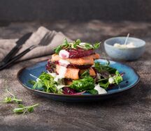 Форель жареная со свеклой