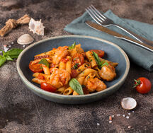 Пенне с тигровыми креветками в томатном соусе