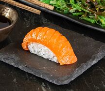 Суши Лосось