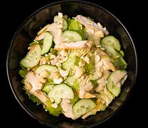 Салат с ореховым соусом и курицей