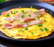 Омлет с ветчиной и сыром