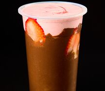 Горячий шоколад с клубничным кремом