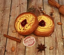 Ватрушка с вишней и творогом