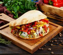 Шаурма в пите с печёными овощами