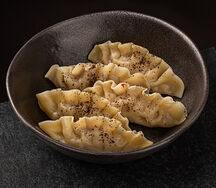 Дамплинги с креветками и курицей