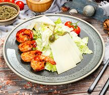 Салат Цезарь с креветками