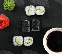 Мини-ролл с огурцом