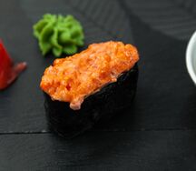 Острые суши с тунцом