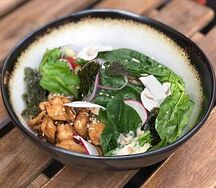 Поке Курица, авокадо, шпинат