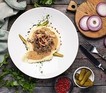 Бефстроганов из фермерской говядины с картофельным пюре