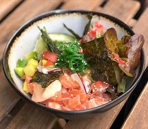 Поке Лосось, гуакамоле, чука