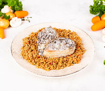 Котлетки куриные с полбой и грибным соусом