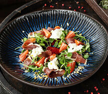 Салат с копчёной уткой