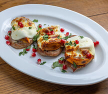 Свиная вырезка с хурмой и сыром сулугуни