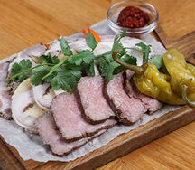 Мясная тарелка с домашней аджикой