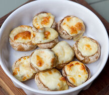 Шляпки шампиньонов с сулугуни