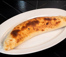 Хачапури по-гурийски с отварным яйцом