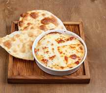 Жареный сулугуни с помидорами