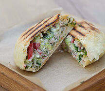 Пита с курицей и овощами