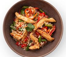 Тяхан с курицей и овощами