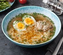 Куриный бульон с домашней лапшой
