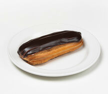 Эклер шоколадный