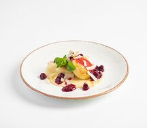 Сырники Вишня-кокосовый крем