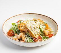 Салат Цезарь с креветками